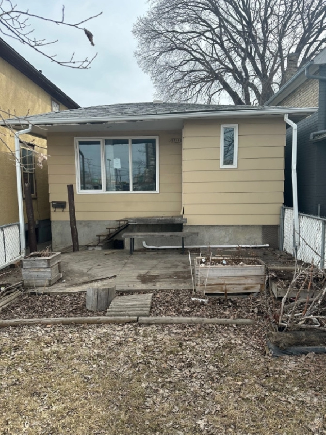 1715 St John St Great Opportunity Located General Hospital Area in Regina,SK - Houses for Sale