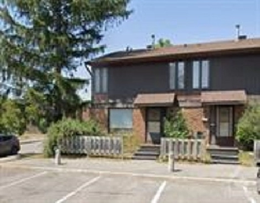 Spacious 3 bedroom, 2 bathroom home! in Ottawa,ON - Condos for Sale