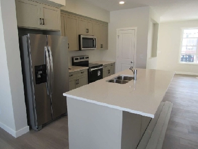 SPACIOUS 3BR MAIN FLOOR TOWNHOME FOR RENT Image# 1