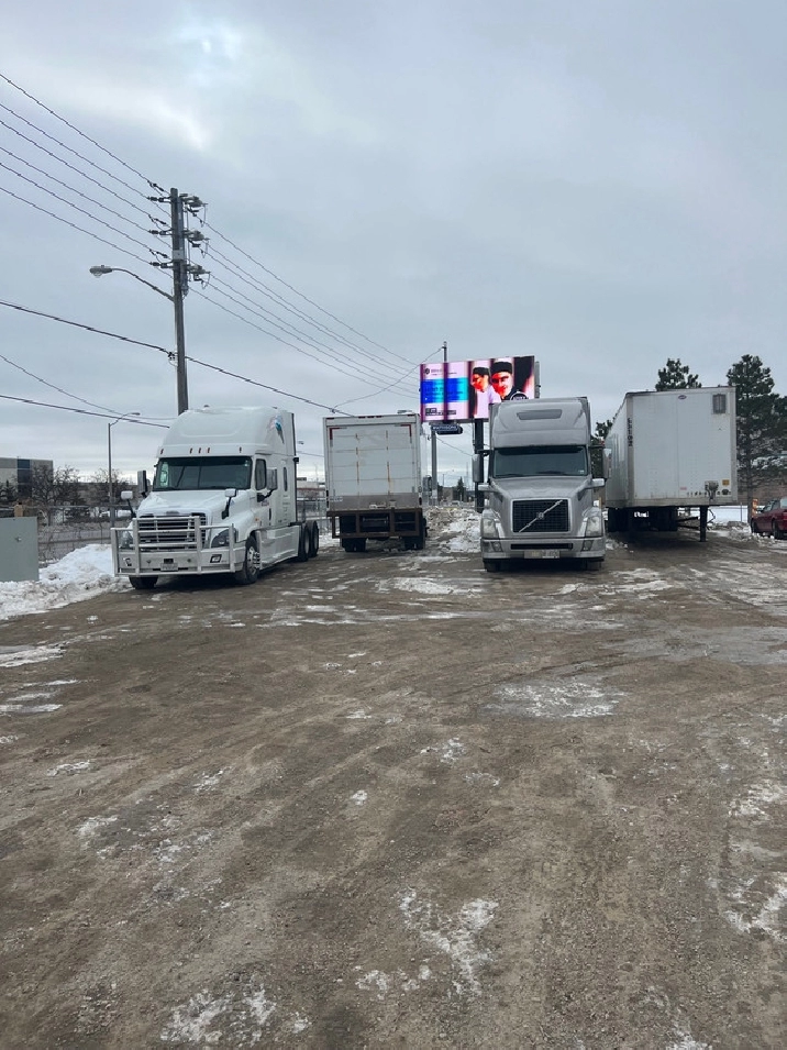 DUMP TRUCK PARKING STORAGE in City of Toronto,ON - Short Term Rentals