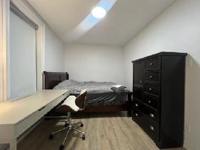 (ROOM) Private Ensuite Master Bedroom for Rent DOWNTOWN TORONTO Image# 1
