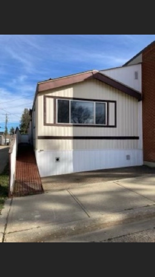 72 FOOT MOBILE HOME, OFFICE / WHEELCHAIR RAMP INCLUDED in Edmonton,AB - Houses for Sale