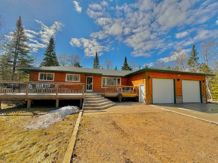 12 Lakewood Dr, Victoria Beach - YR 4 BR, 1640 SF home/cottage! in Winnipeg,MB - Houses for Sale