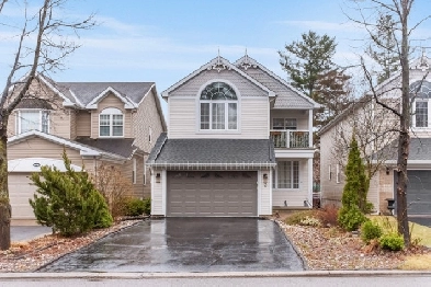 Beautiful and spacious home with 4   1 bedroom in Kanata Lakes! Image# 2