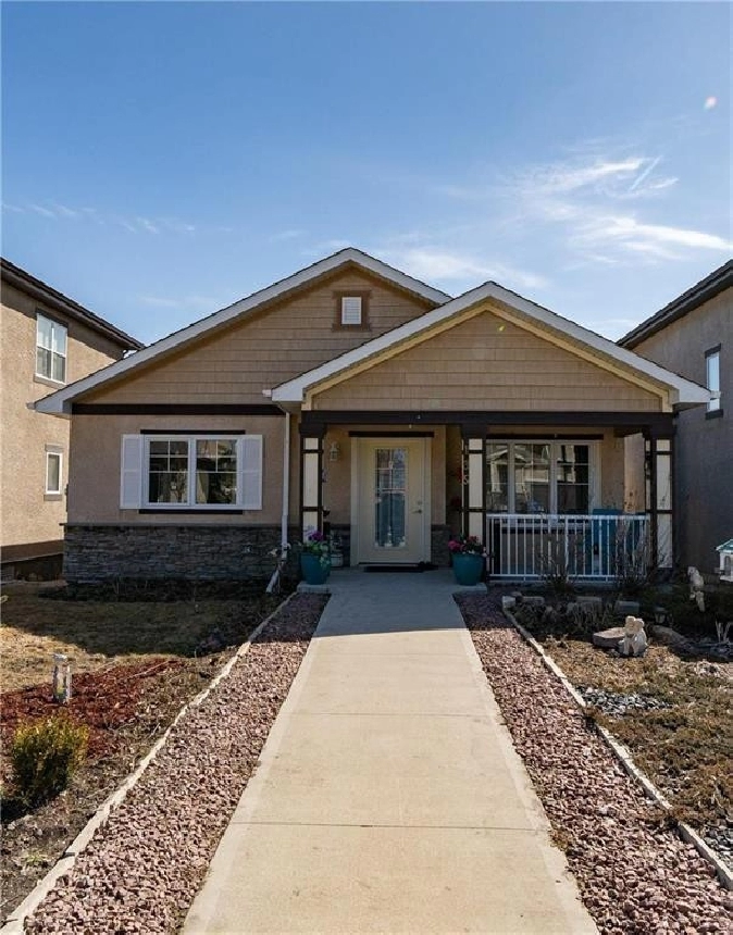 BRIDGWATER LAKES! Only $469,800. Welcome to 135 Brookfield Cres. in Winnipeg,MB - Houses for Sale
