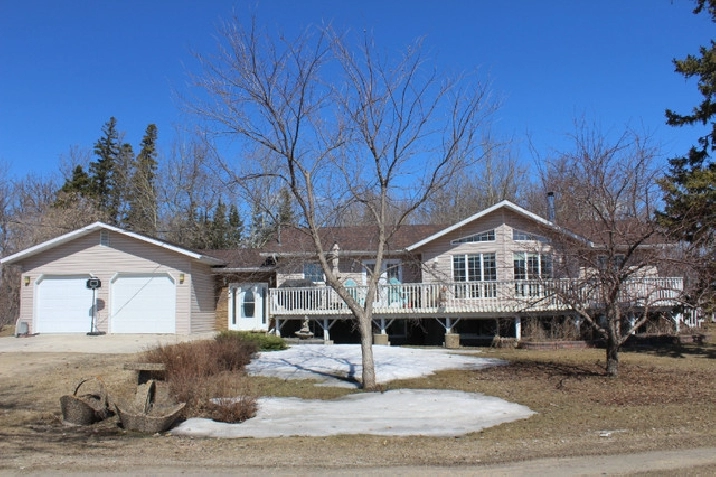 15 Stoney Beach Road, Hnausa LAKE VIEW! in Winnipeg,MB - Houses for Sale