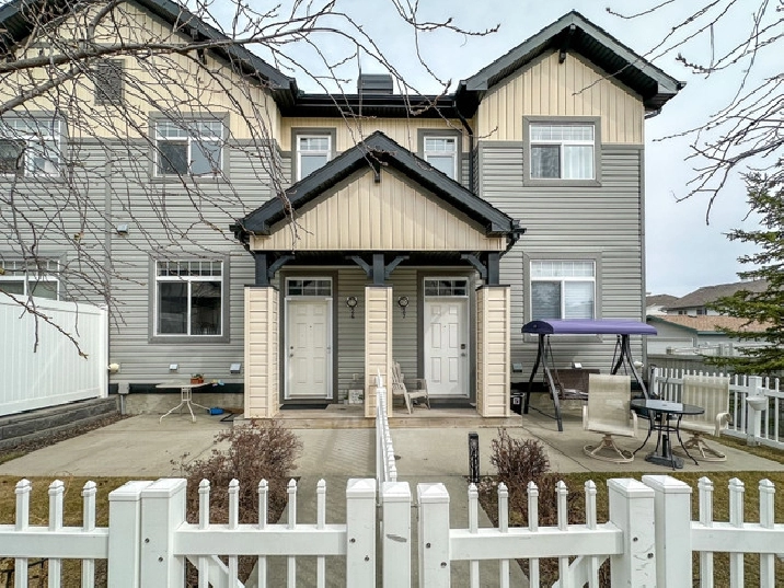 Cozy 3 Bedrooms Townhouse with double garage in Hamptons in Edmonton,AB - Apartments & Condos for Rent
