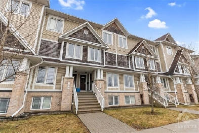 BARRHAVEN upper unit across from all shopping! Image# 1