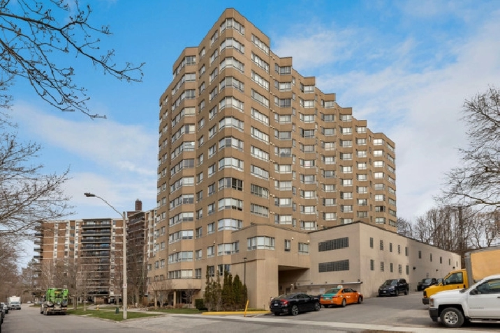 Bright and Large East York Apartment For Sale in City of Toronto,ON - Condos for Sale