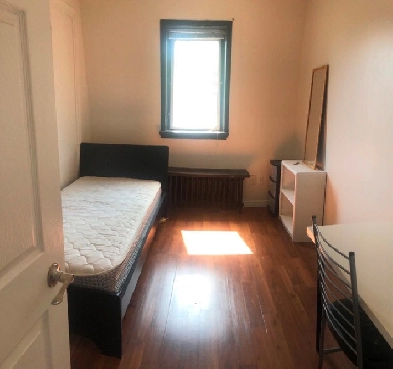 Private room for rent near UofT (St.George campus) Image# 1