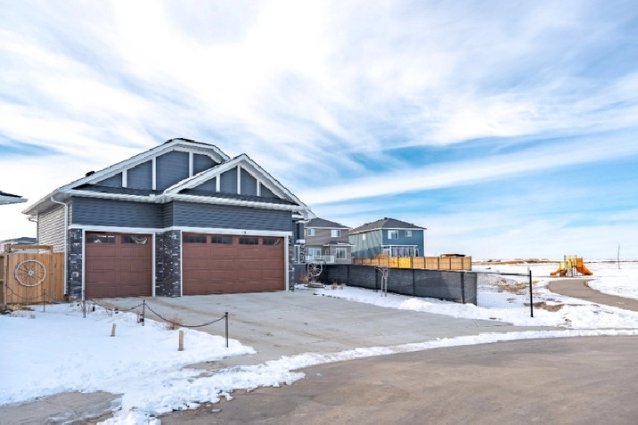 Carstairs, AB Save$: Like New Bungalow on Park w/South Pie Lot in Edmonton,AB - Houses for Sale