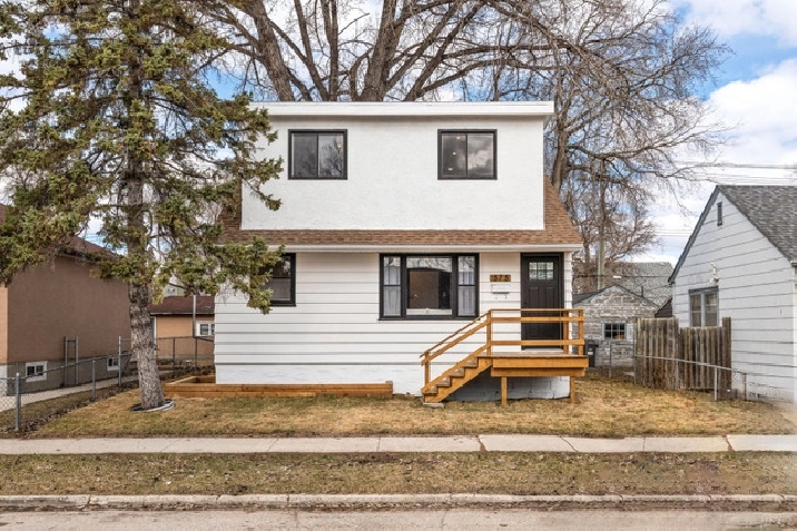 Renovated home in East Kildonan in Winnipeg,MB - Houses for Sale