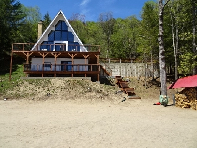 Maison au Bord du Lac Simon avec immense plage Privee Image# 1
