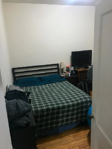 Room available for sublet from May 1st to July 31st Image# 1