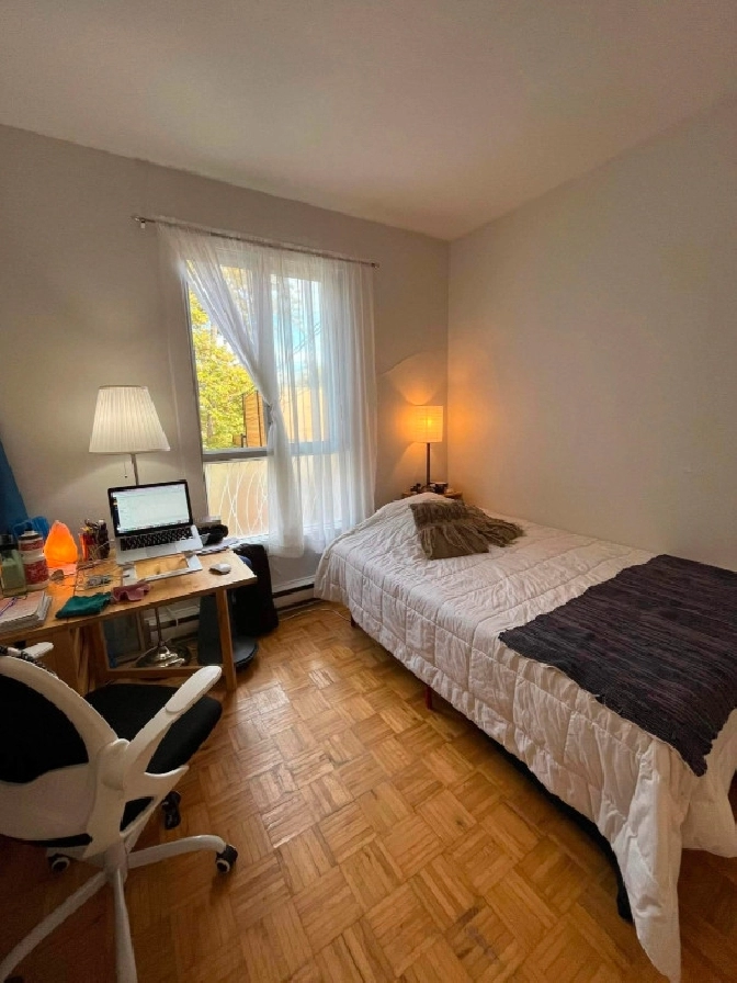 FURNISHED ROOM. WOMAN ONLY. $760/MO in City of Montréal,QC - Room Rentals & Roommates