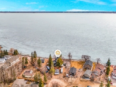 Lake FRONT property! Only 45 mins from YEG! Love it! Image# 1