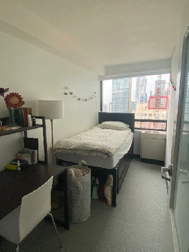 Looking for someone to sublet for the summer (downtown Toronto)! Image# 4