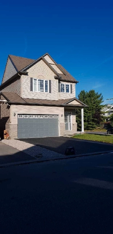 4 bedroom house for rent in Barrhaven Image# 1