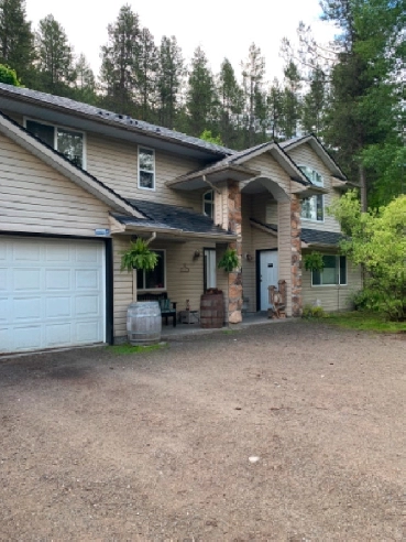 3 bedroom, 3 bath house located in Greenwood, BC Image# 2