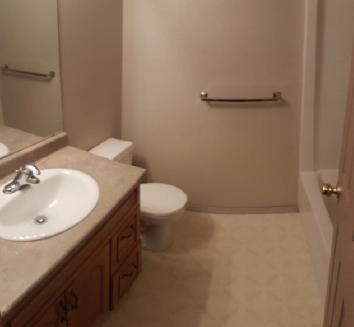 Large 3 bedroom townhouse in Medicine Hat,AB Apartments & Condos for Rent