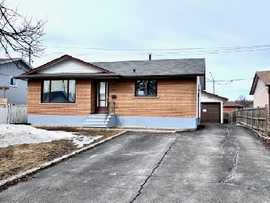 135 BAYBERRY CRES - $449,900 Image# 3