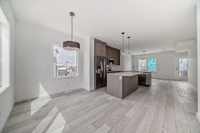 NEW END UNIT TOWNHOME IN PINECREEK SW, CALGARY Image# 1