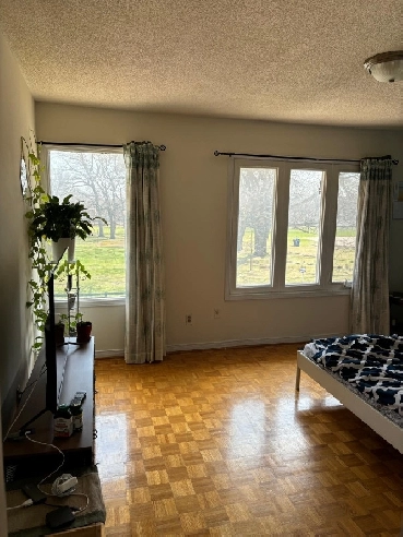 Spacious 2 Bedroom Available For Rent - June 1 Image# 3