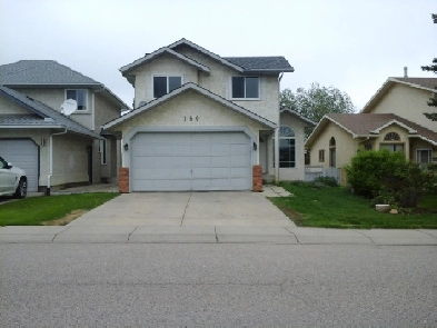 Homely House with Double Attached Garage for Rent - MacEwan NW Image# 1