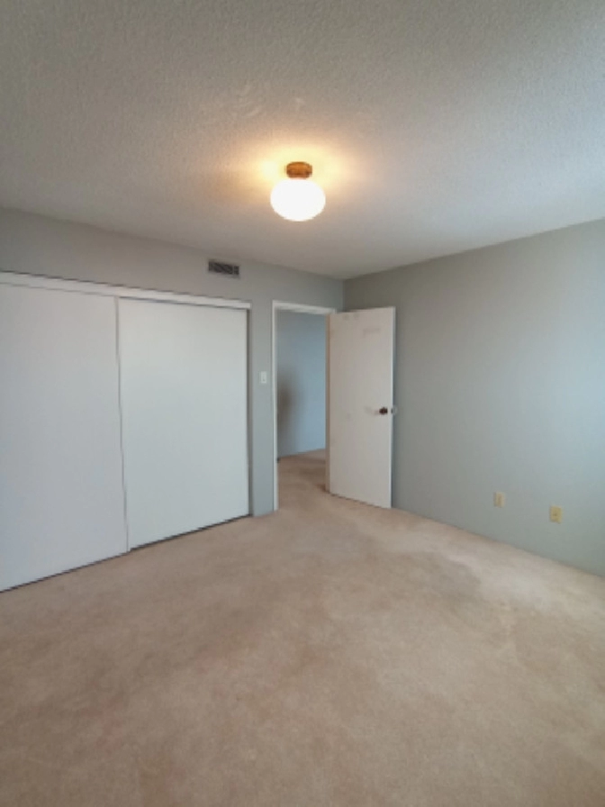 1 Bedroom appartment in Lethbridge for sale in Calgary,AB - Condos for Sale