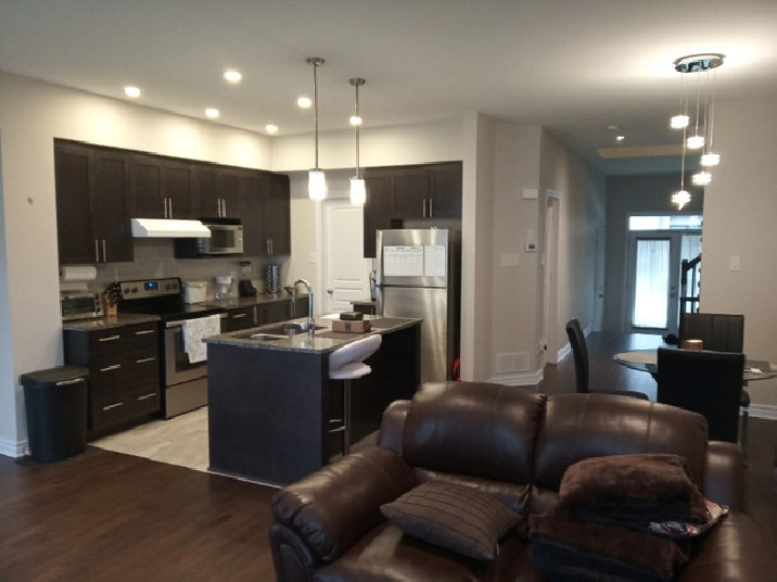 3 BR Executive Townhouse in Stittsville/Kanata, available now in Ottawa,ON - Apartments & Condos for Rent