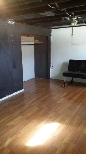 LARGE UNFURN. BSMT. ROOM/SUITE AVAIL. NOW IN S.W. CALGARY..$750 Image# 2