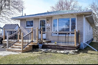 2 plus 1 bedroom with 1.5 bathrooms home with large backyard Image# 9