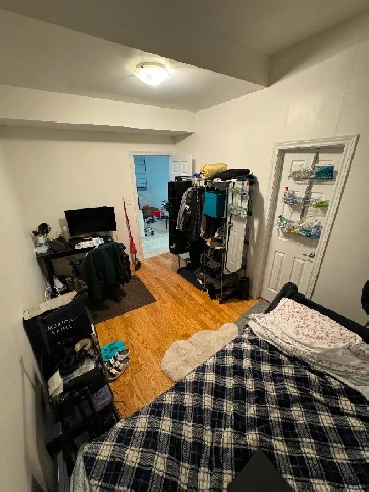 Room with Private Washroom 5 Min from UofT St. George Image# 1