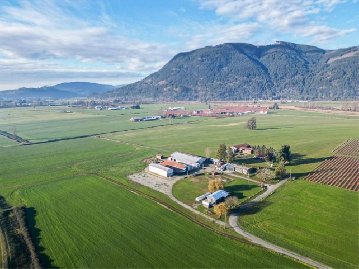 #24FG - 5.24± ACRES WITH TWO HOMES AND MULTIPLE BARNS in Vancouver,BC - Land for Sale
