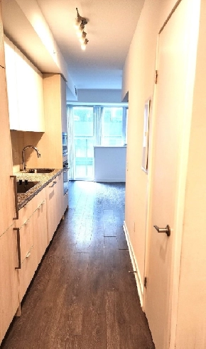 Downtown toronto 1bed for rent only $2000 Image# 1