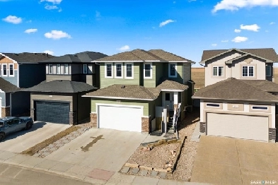 1800 SQFT 2 STOREY WITH 3 BEDS AND 4 BATHS THAT BACKS A FIELD! Image# 1