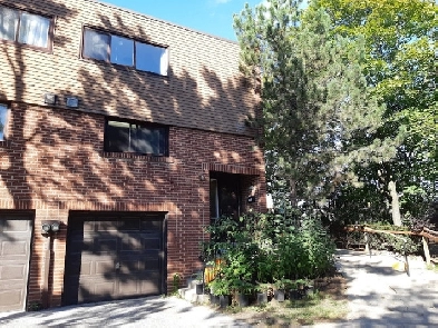3-bedroom townhouse for rent at Steeles/Don Mills Image# 2