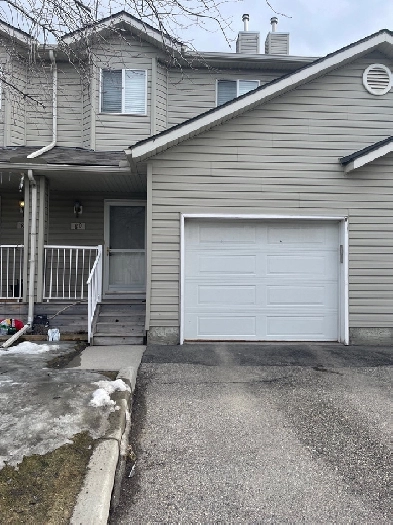 3 Bedroom 1.5 Bath Townhouse Close to Deerfoot and 130th Ave Image# 1