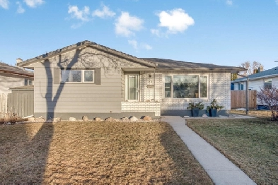 Meticulously Maintained 1191sqft 3bdr Bungalow in East K! Image# 1