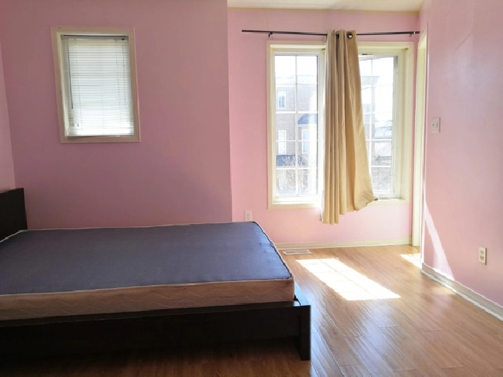 York Uni. 1 room with private washroom $860 all include in City of Toronto,ON - Room Rentals & Roommates