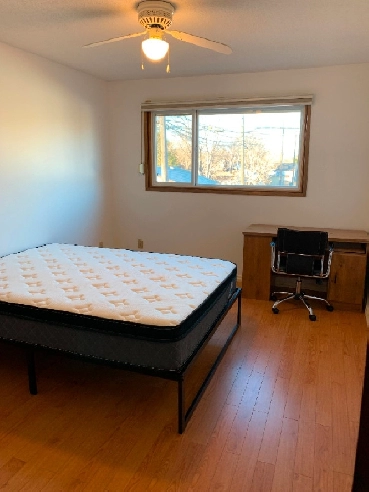 Master room for rent in University Area. Image# 1