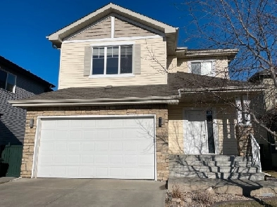 Large 4-Bedroom Family Home in Spruce Grove24 Spruce Village Dr Image# 4