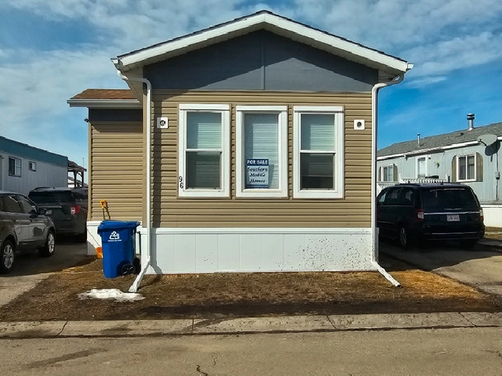 Fully Renovated Mobile Home in Ne Calgary in Calgary,AB - Houses for Sale