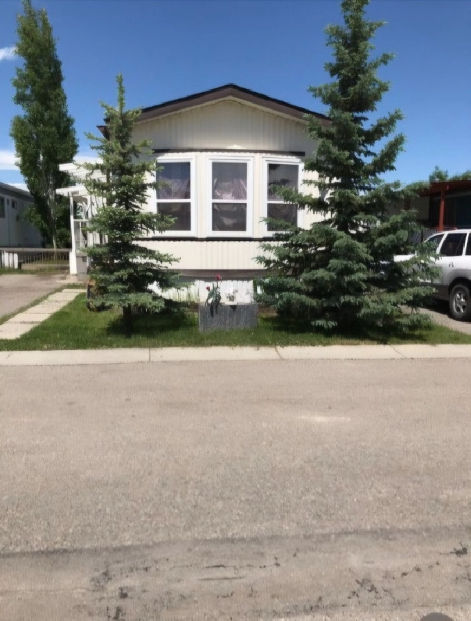 Cozy Mobile Home in Ne Calgary in Calgary,AB - Houses for Sale