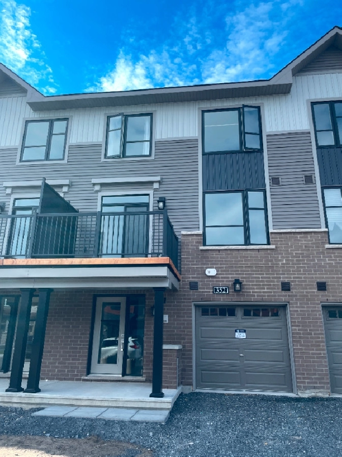3-Storey, 2Beds, 2.5Baths TownHome in Barrhaven Quinn's Point in Ottawa,ON - Apartments & Condos for Rent