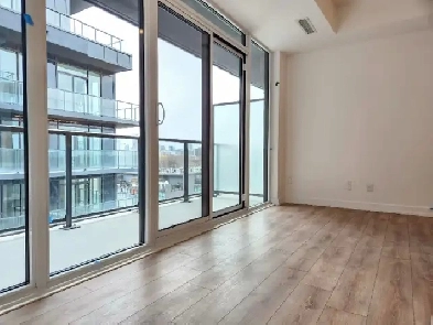 Downtown Brand New Condo Close to UofT and George Brown College Image# 3