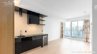 NEWLY RENOVATED 1  DEN, 1 BATH CONDO WITH STUNNING VIEWS! Image# 1