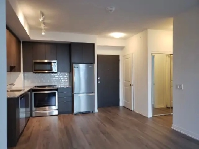 Tridel's 1 Bed Den Condo with Parking and Locker in North York Image# 1
