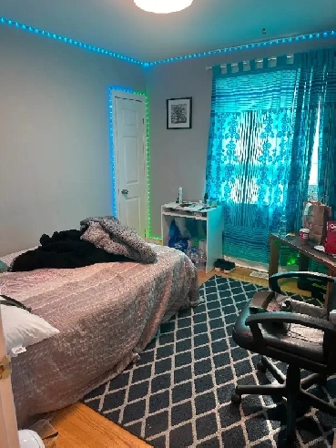Furnished Main-Floor Private Room - Lawrence/Markham – NOW/Jun 1 Image# 1