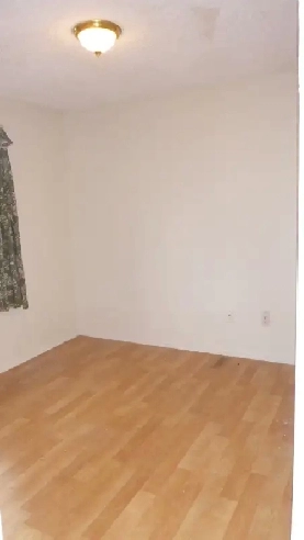 Small Room in House - Prime Location in Northwest Edmonton Image# 3